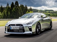 【日産 GT-R 2017モデル 試乗】開発陣の思いでこうも変化するものか…桂伸一 画像