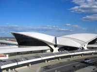 NEC、米国JFK空港の入国審査に顔認証システムを納入 画像