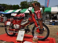 【石和温泉郷クラシックカーフェス16】ライフルラック付! のホンダハンターカブ 画像