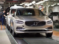 ボルボの最上級ワゴン、V90 新型…生産開始 画像