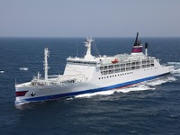 東京＝父島間に新造船「おがさわら丸」が就航 画像