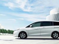 日産 ラフェスタ ハイウェイスター、2WD全車に電動スライドドアを標準装備 画像