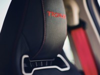 スポーツレザーシートが支える走り… ルーテシア RSトロフィーにLS設定、30台 画像
