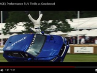 片輪走行で逆立ち、ジャガー F-PACE がスタント走行［動画］ 画像