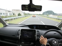 【日産 プロパイロット】東名高速の300Rを100km/hで曲がれるか? 画像