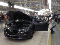 【池原照雄の単眼複眼】海外比率が最高の3分の2に…15年度の日本車生産 画像