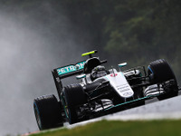 【F1 ハンガリーGP】豪雨で一時中断、波乱の予選…ロズベルグがポールポジション 画像