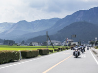 300台のハーレーが阿蘇に集結! 復興願う 画像