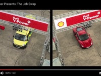 F1ベッテル、救急車でタイムアタック…670馬力のフェラーリに勝てるか?!［動画］ 画像