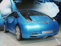 【ジュネーブモーターショー07】次期トヨタ プリウスか、明言は避ける 画像