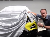 【モスクワモーターショー16】ラーダ謎の新型車、ヘッドライトが見えた 画像