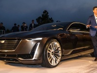 【ペブルビーチ 16】キャデラック エスカーラ、先進の車載インフォ搭載 画像
