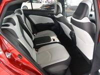 【トヨタ プリウスPHV 新型】EV走行60kmで犠牲になったもの 画像