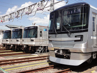 スカート下にアダプター？ 東京メトロ日比谷線13000系担当者に一問一答 画像