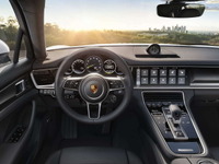 【パリモーターショー16】ポルシェ パナメーラ PHV新型、メーター周りは専用設計 画像