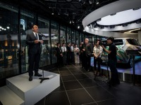 日産、銀座の新ブランド発信拠点「ニッサン クロッシング」を披露 画像