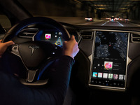 テスラ、ワイヤレスアップデートで自動運転機能の安全性を強化 画像