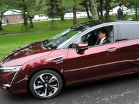 【G7交通大臣会合】各国の大臣ら、日本ブランドの自動運転車に乗る 画像