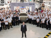 アストンマーティン DB11、英国工場で量産開始 画像