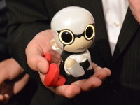 【トヨタ KIROBO mini】今冬から一部店舗通じ先行販売…税抜3万9800円 画像