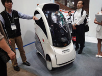 【CEATEC 16】日立、自律走行モビリティを参考出展…ラストワンマイル送迎などへ 画像