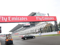 【F1 日本GP】開幕直前、鈴鹿サーキットでは急ピッチに準備が進む 画像