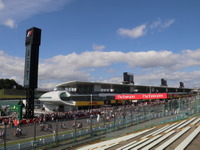 【F1 日本GP】レースウィークイベントが開幕、熱狂的なファンが朝から多数来場 画像