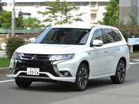 【三菱 アウトランダーPHEV 試乗】先駆けとして登場して3年、今も高い競争力…鈴木ケンイチ 画像