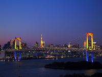 レインボーブリッジ、虹色に輝くスペシャルライトアップ　12月3日より実施 画像