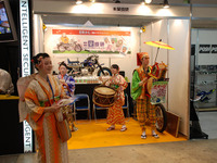 【東京モーターサイクルショー07】ちんどん屋も登場、初日から大盛況 画像