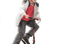 新感覚の踏み込み式二輪スクーター「ワイ・フライヤー」発売 画像