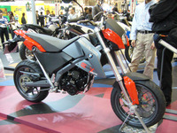 【東京モーターサイクルショー07】BMWもモタードを出す時代です 画像