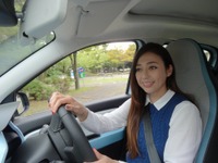 くるまマイスター検定アンバサダー 塚本奈々美、新型トゥインゴ に乗る[動画] 画像