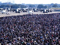 入間基地航空祭、今年は天気予報の影響で出足が鈍る? 画像