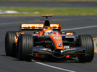 スパイカーF1 vs F16 画像