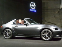 【マツダ ロードスターRF】小飼社長「若者のクルマ離れを何とか改善したい」 画像