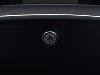 【ロサンゼルスモーターショー16】ジャガーの謎の新型車…間もなく初公開へ 画像