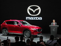 【ロサンゼルスモーターショー16】マツダ CX-5 新型、全世界で40万台の販売を計画 画像