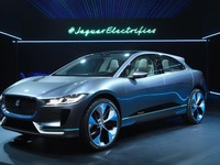 【ロサンゼルスモーターショー16】ジャガーのEV、I-PACE …スーパーカーフォルムのSUV 画像