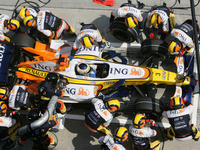 ルノー「不振の原因はアロンソ離脱ではない」 画像