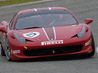 フェラーリ 488 チャレンジ、初公開へ…最新ワンメイクレーサー 画像