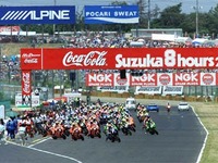 【新聞ウォッチ】本音かポーズか、鈴鹿8耐で“謙虚”なホンダ吉野社長 画像