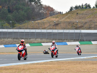 【ホンダサンクスデー16】公道を走れるレーシングバイクがサーキットをパレードラン 画像