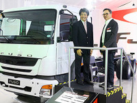 三菱ふそう、フィリピン初の専売ディーラーで新型車両を発表 画像