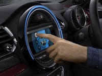 MINI クラブマン、ナビシステムにタッチモニター機能を搭載 画像