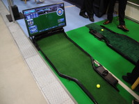 【住宅・都市イノベーション展16】防犯カメラメーカーがパターの練習機を開発、その実力は？ 画像