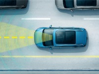 VW ゴルフ トゥーラン、先進安全装備を強化…渋滞時追従支援システムを採用 画像