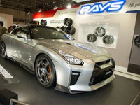 【東京オートサロン2017】 GT-R に装着された超ジュラルミンの鍛造アルミホイール…RAYS 画像