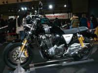 【東京オートサロン2017】ホンダ、CB1100 のニューバージョン「RS」を展示 画像