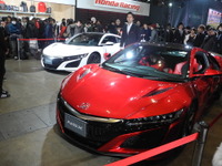 【東京オートサロン2017】ホンダ NSX のコックピット体験、長蛇の列で50分待ち 画像